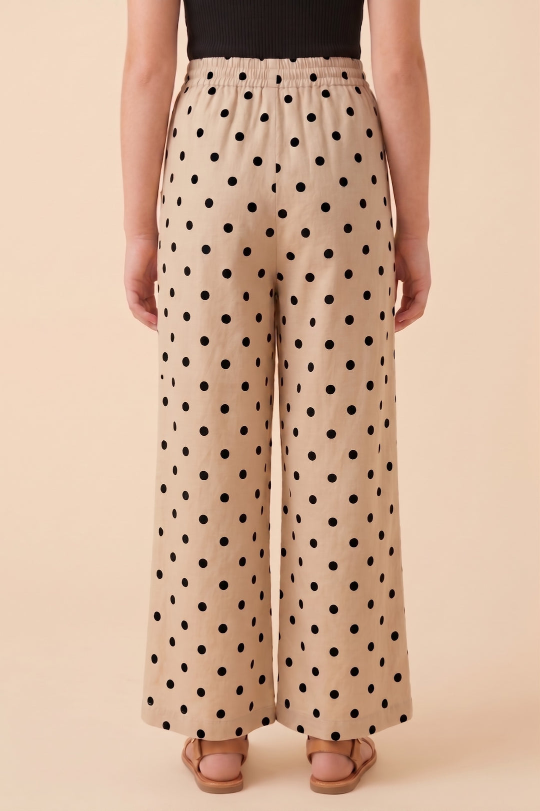Izzy Pant, Tween
