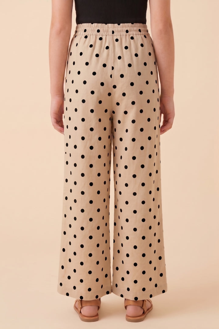 Izzy Pant, Tween