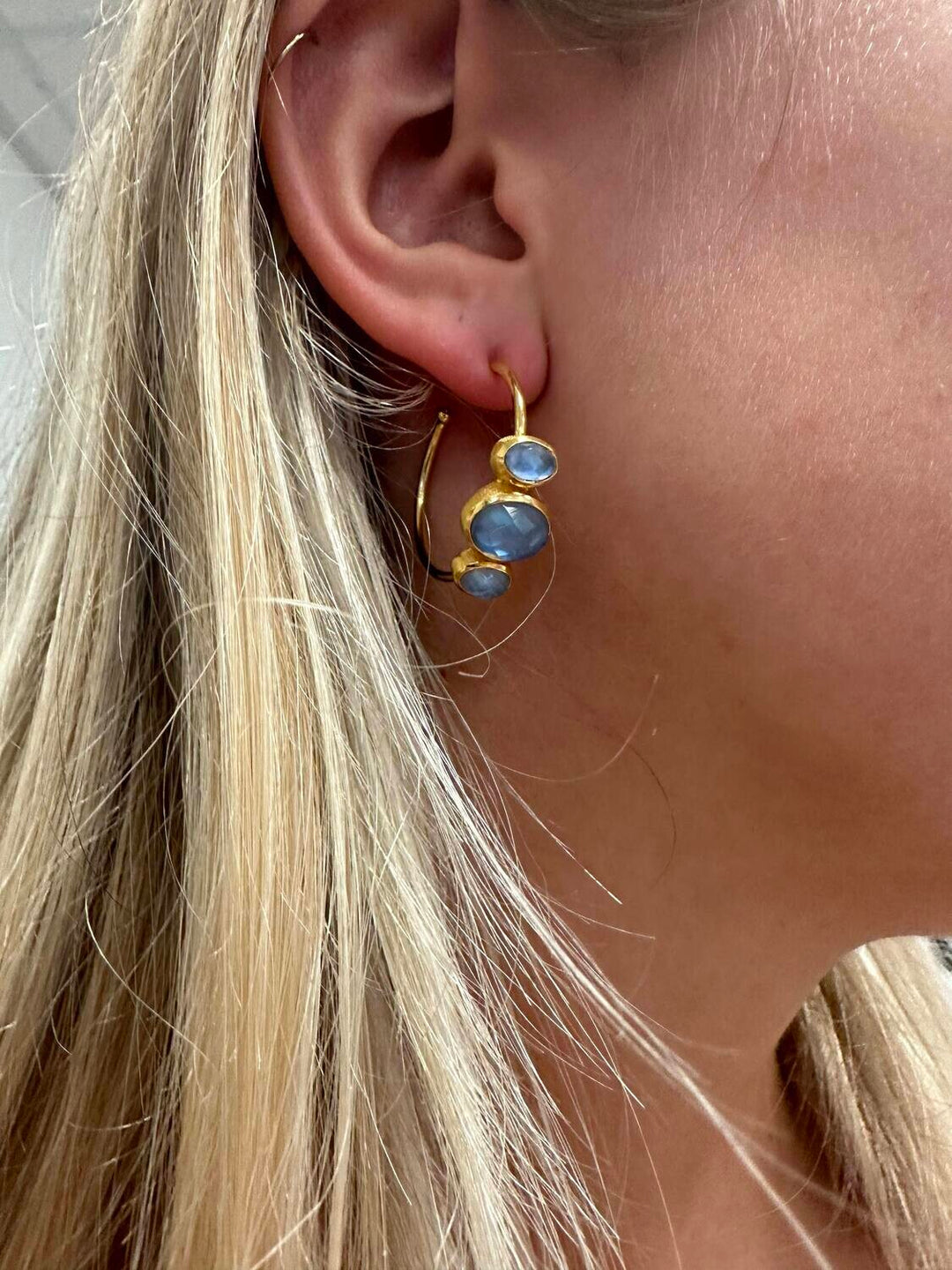 Betty Carre Jafa 3-Stones Hoop