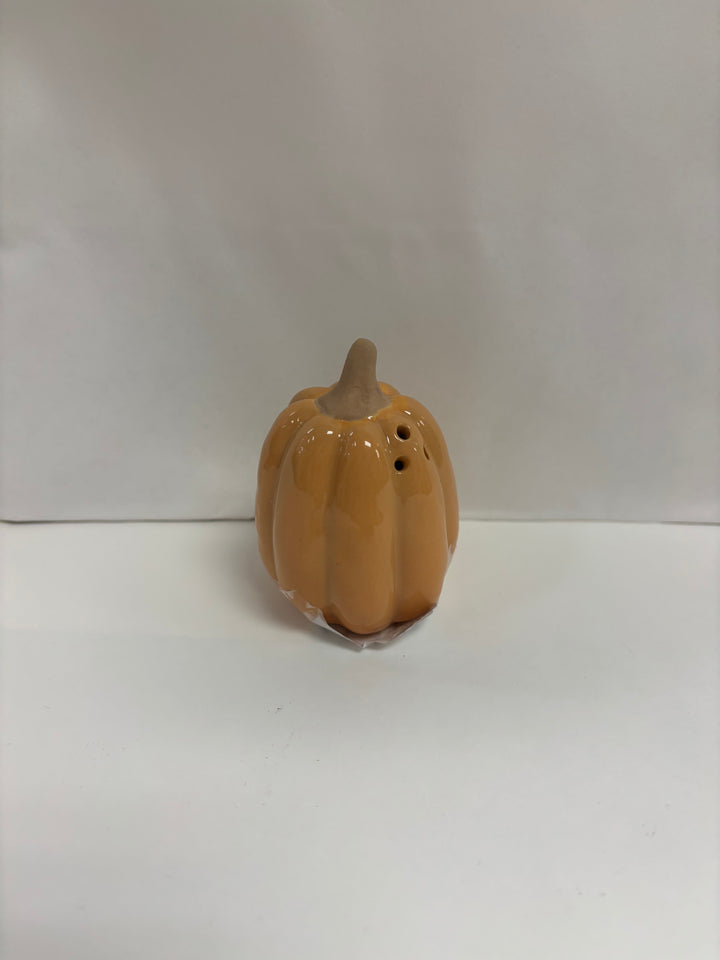Mud Pie Pumpkin Salt Pepper Shaker