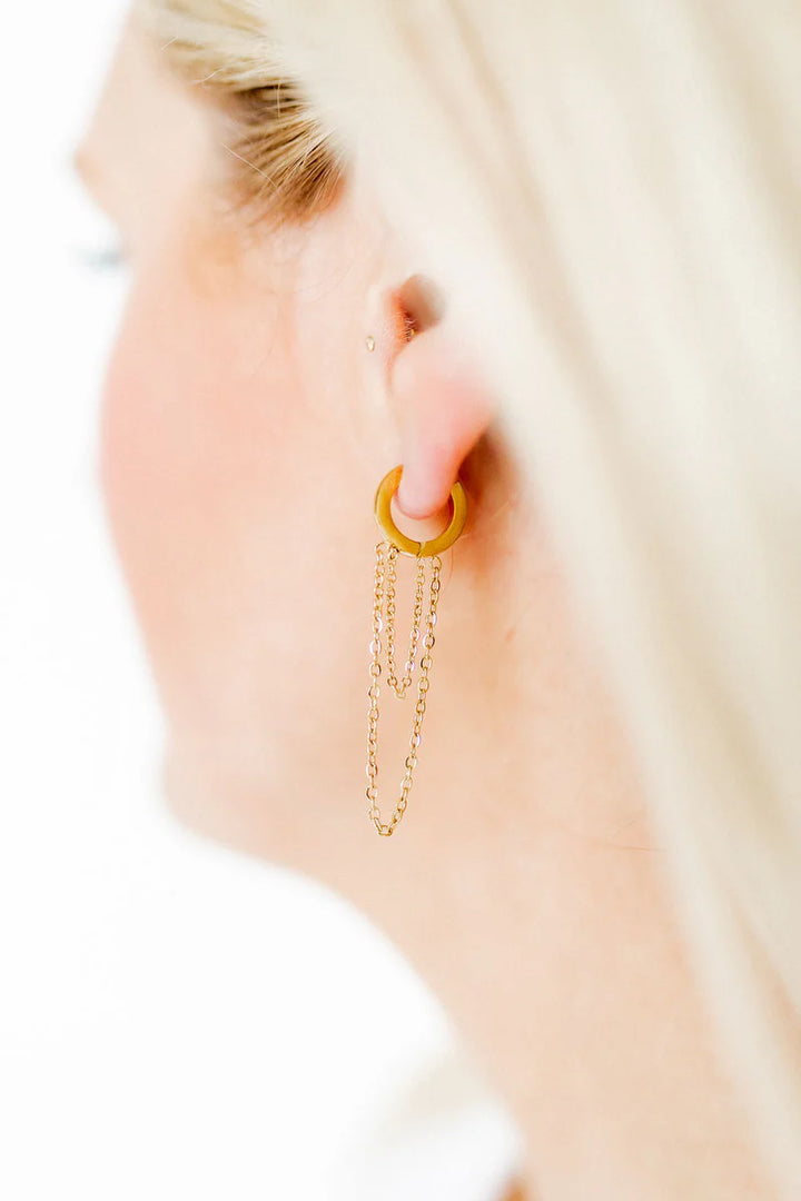 Linny Co Huggie Earrings - Gwen Gold