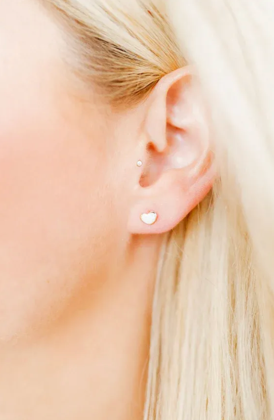 Linny &amp; Co Screwback Stud Earrings - Nora Heart White