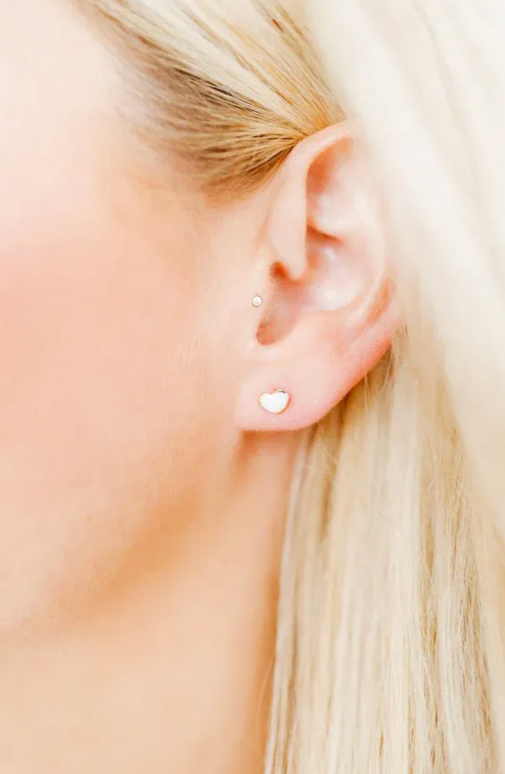 Linny &amp; Co Screwback Stud Earrings - Nora Heart White