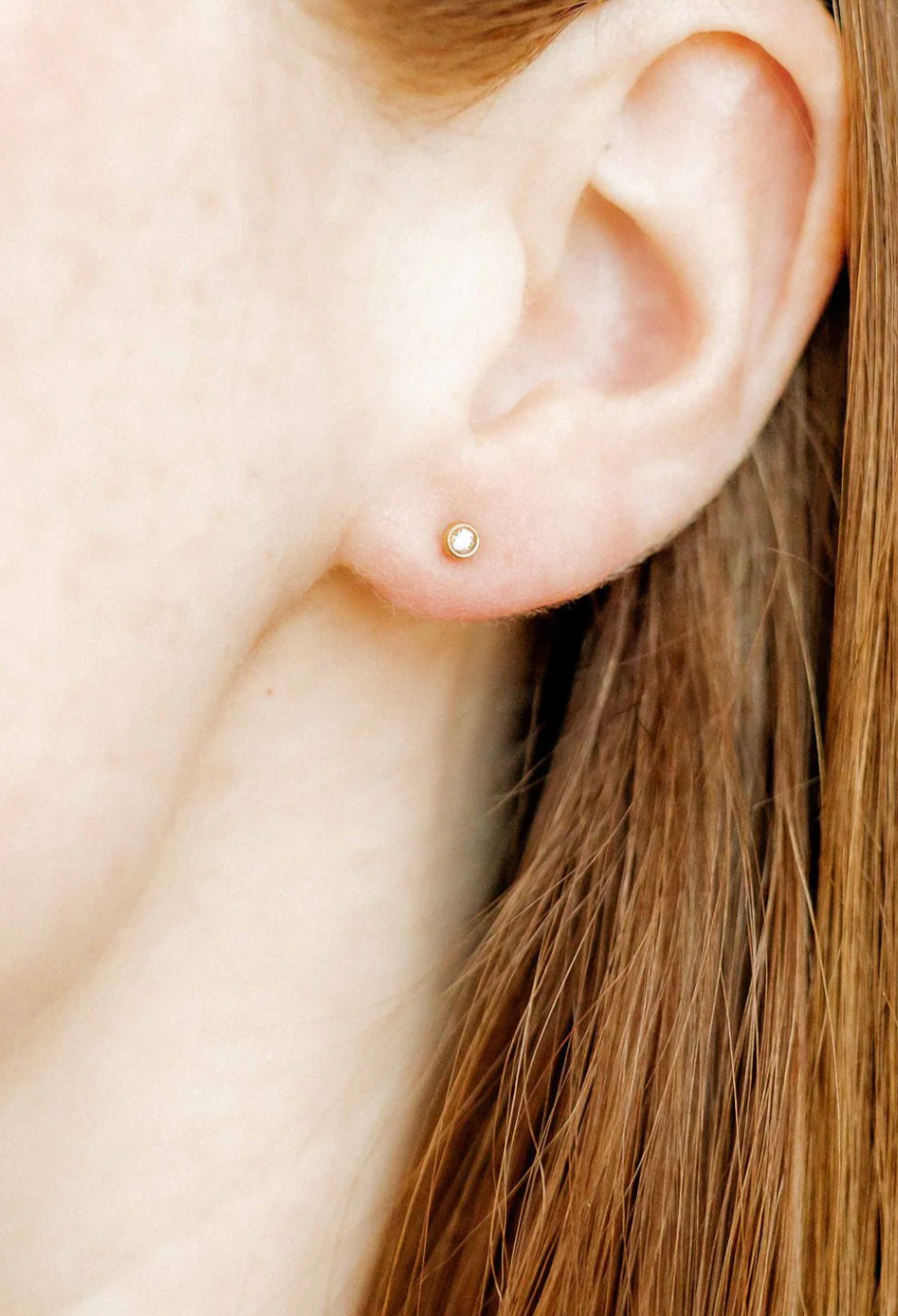 Linny &amp; Co Screwback Stud Earrings - Cooper Clear Gold