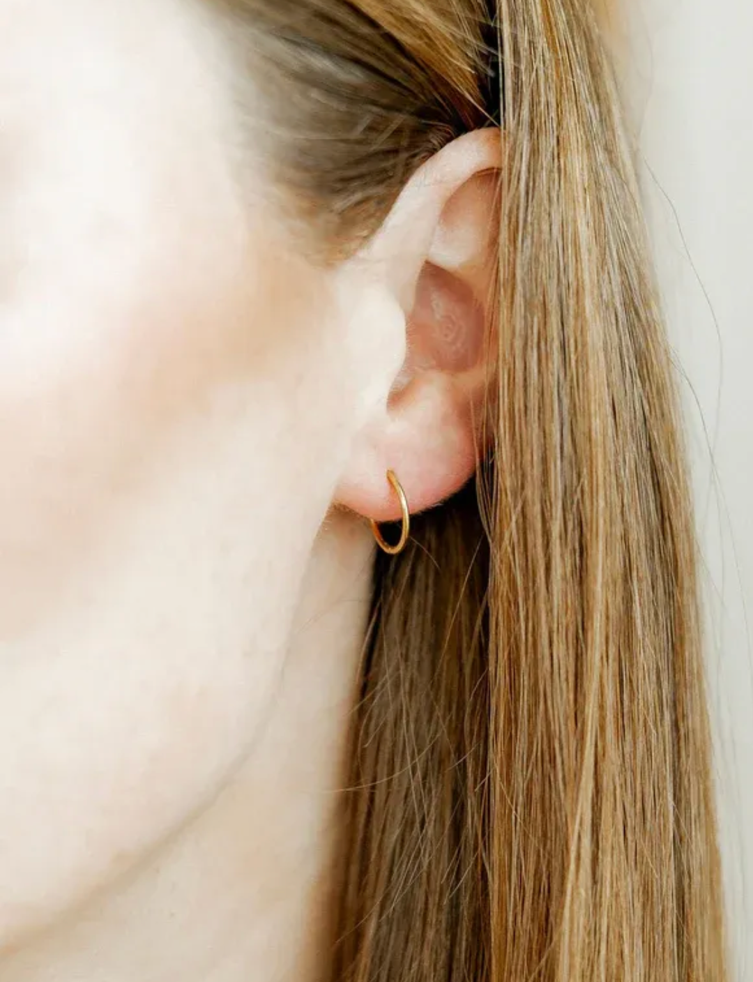 Linny &amp; Co Screwback Stud Earrings - Ava Gold 8mm