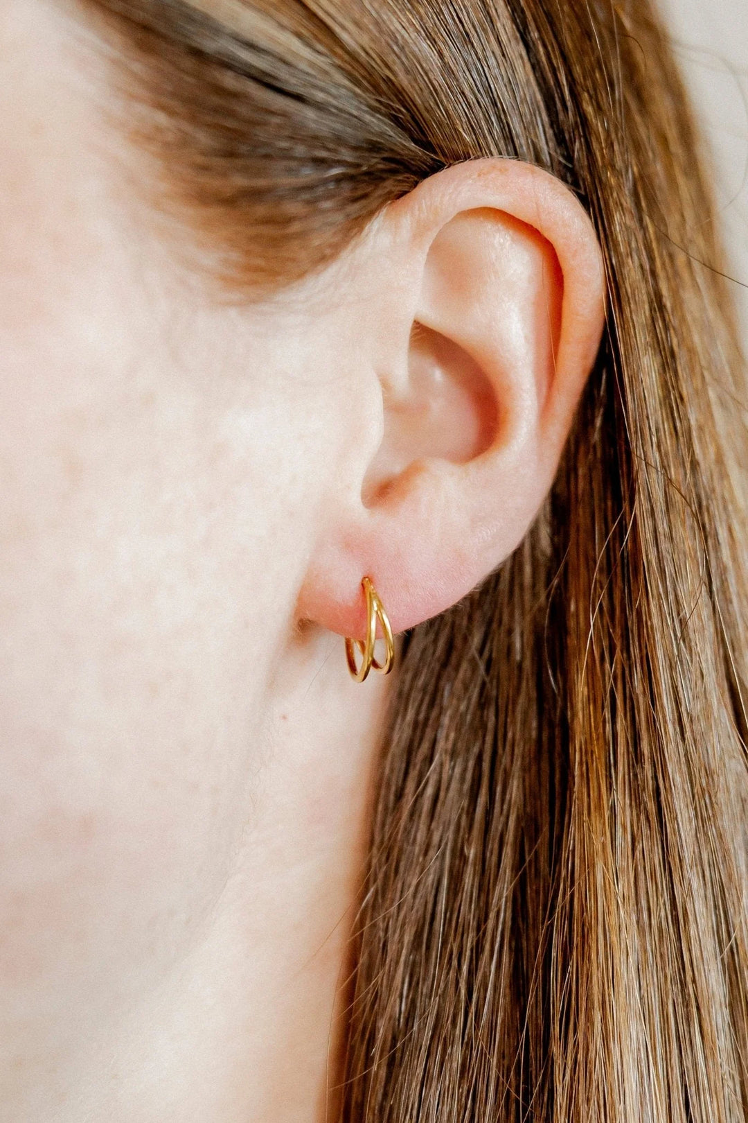 Linny Co Huggie Earrings - Nylah Gold 10mm