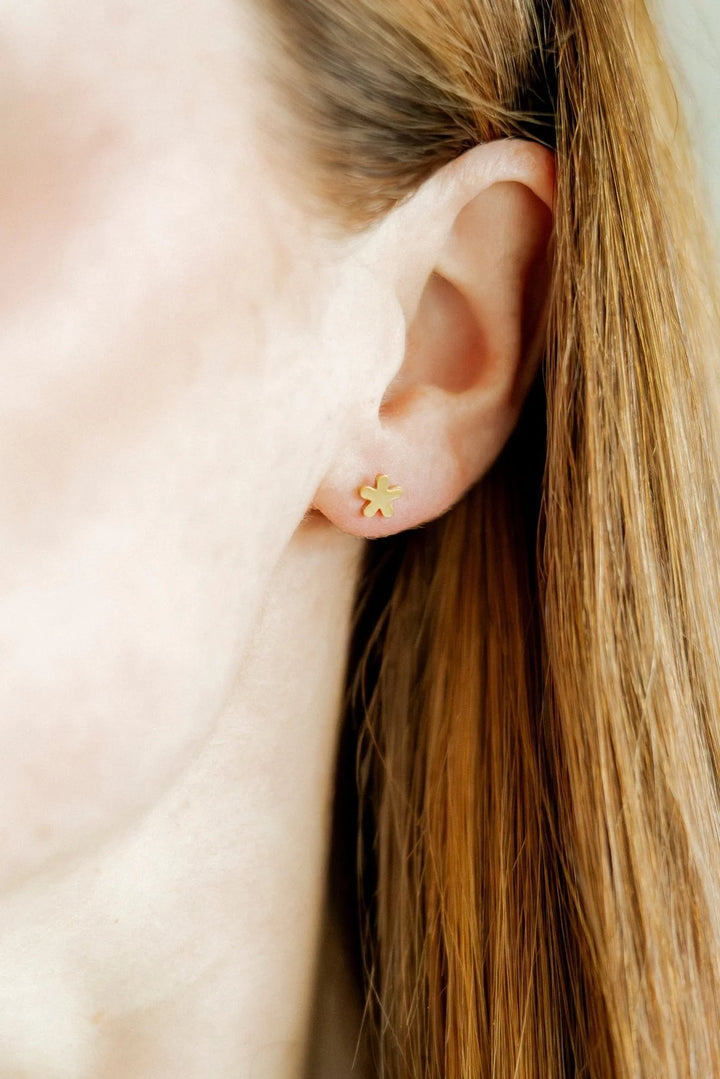 Linny Co Screwback Stud Earrings - Briar Flower Gold