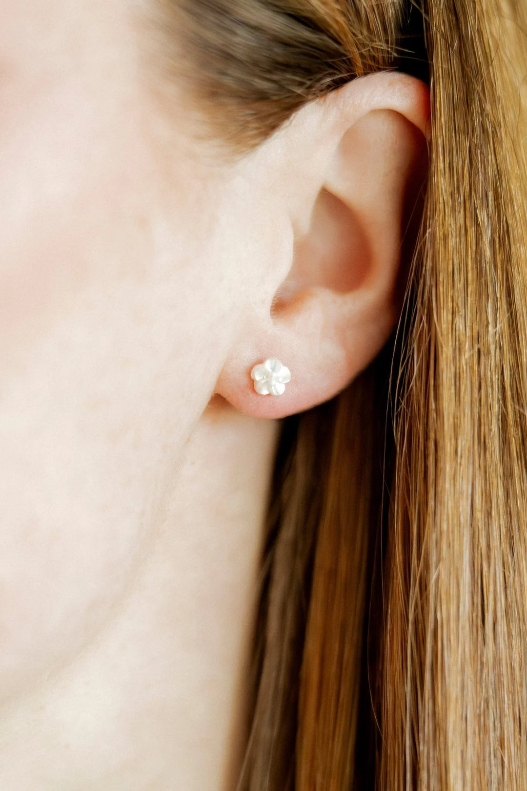 Linny Co Screwback Stud Earrings - Gia